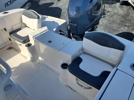 Robalo R200 Center Console image