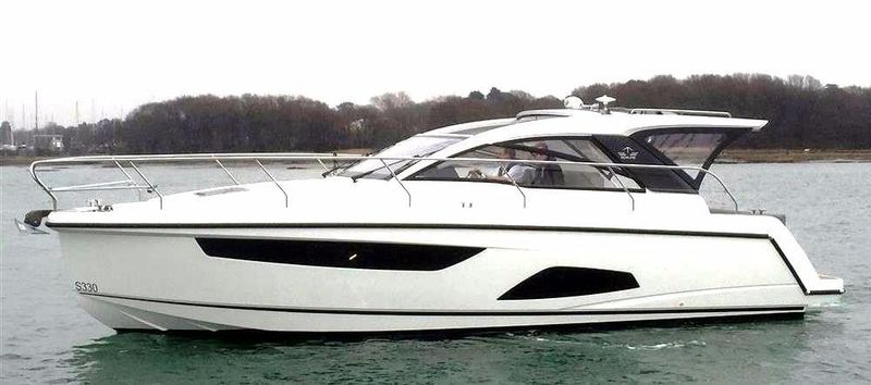 Sealine C330 - main image