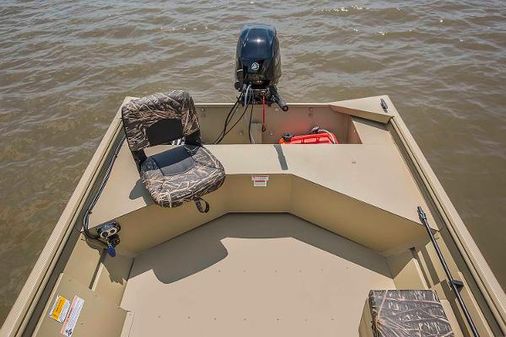 Crestliner 1760-RETRIEVER-JON-DELUXE image