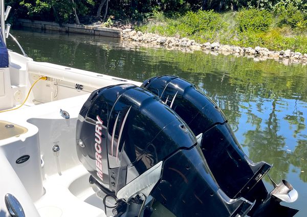 Boston Whaler 305 Conquest image