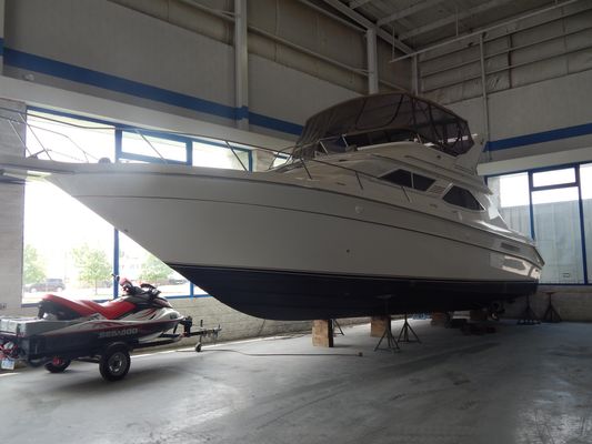 Sea Ray 44 Express Bridge - main image
