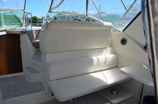 Cruisers Yachts 320 Express image