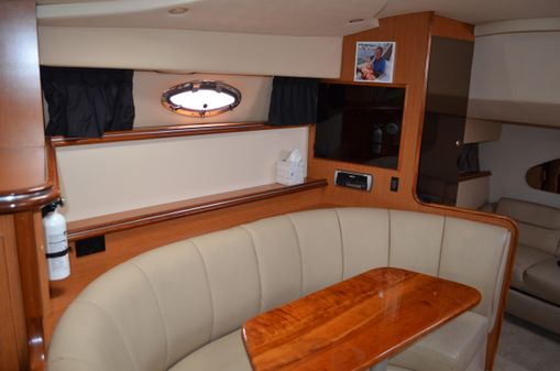 Cruisers Yachts 320 Express image