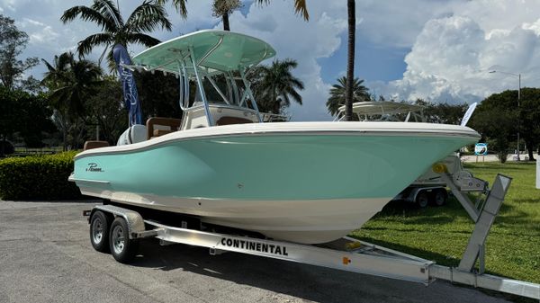 Pioneer 222 Sportfish 