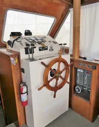 Luhrs 38 image