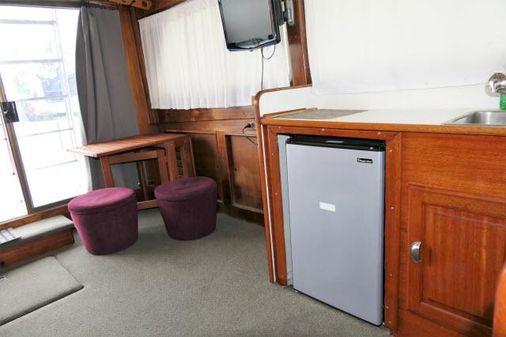 Luhrs 38 image