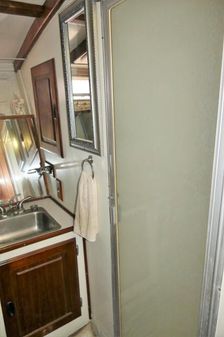 Luhrs 38 image