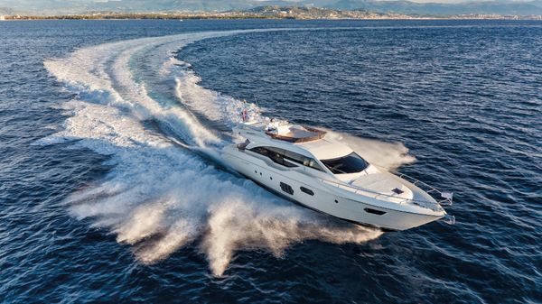 Ferretti Yachts 690