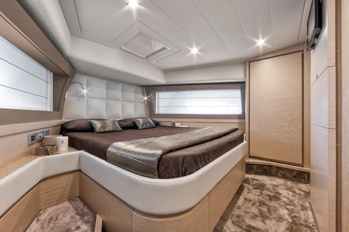 Ferretti Yachts 690 image