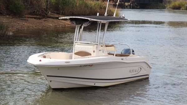 Robalo R200ES 