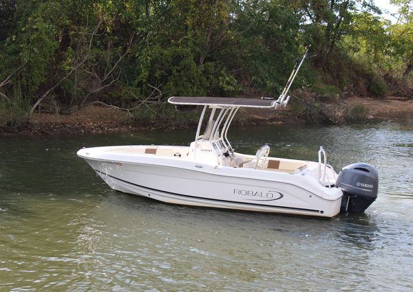 Robalo R200ES image