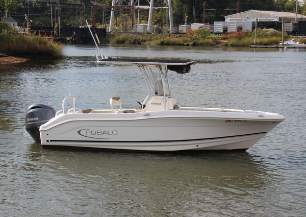 Robalo R200ES image