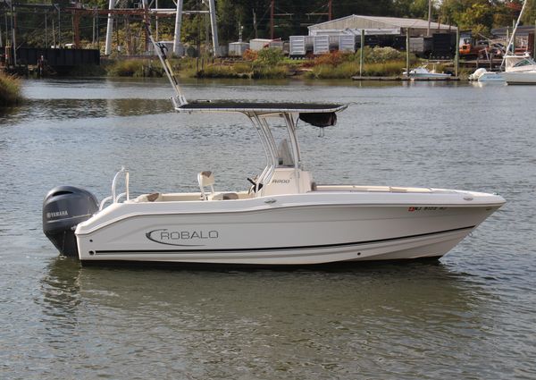 Robalo R200ES image