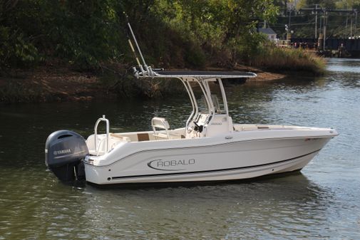 Robalo R200ES image