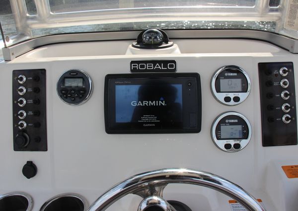 Robalo R200ES image