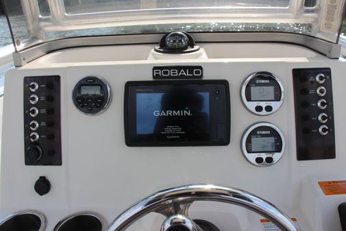 Robalo R200ES image