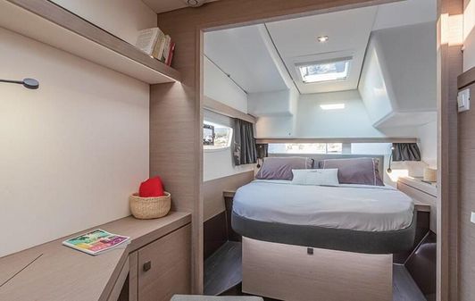 Fountaine Pajot Isla 40 image