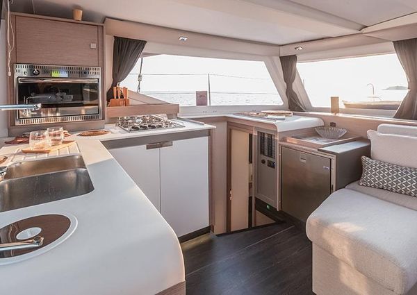 Fountaine Pajot Isla 40 image