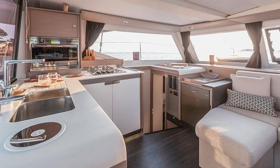 Fountaine Pajot Isla 40 image