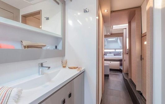 Fountaine Pajot Isla 40 image