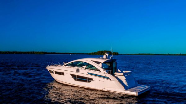 Cruisers Yachts 60 Cantius image