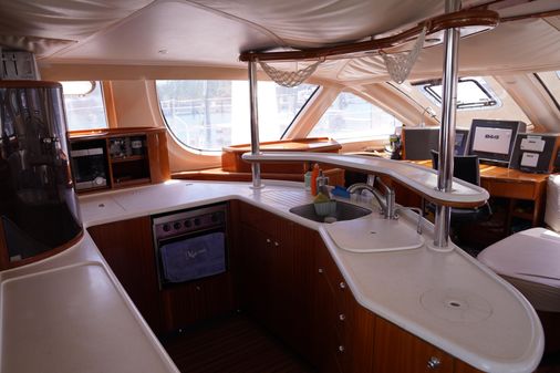 Catana 582 image