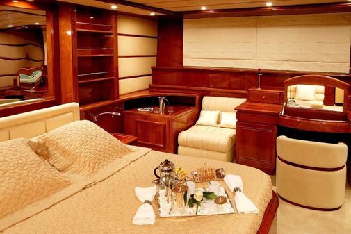 Custom M/Y Luxury FB Yacht image