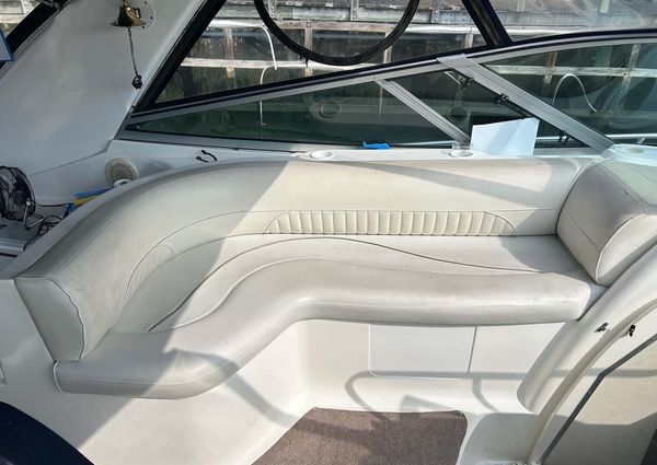 Cruisers Yachts 4270 Esprit image