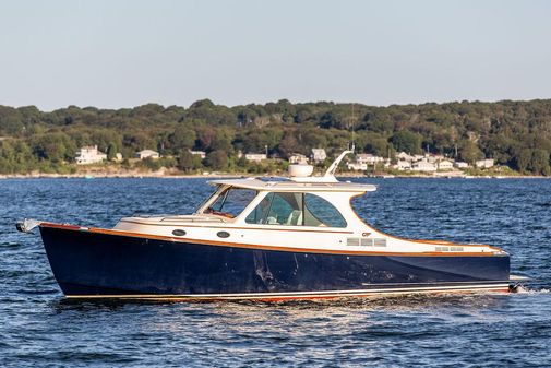 Hinckley Picnic Boat 34 MKII image