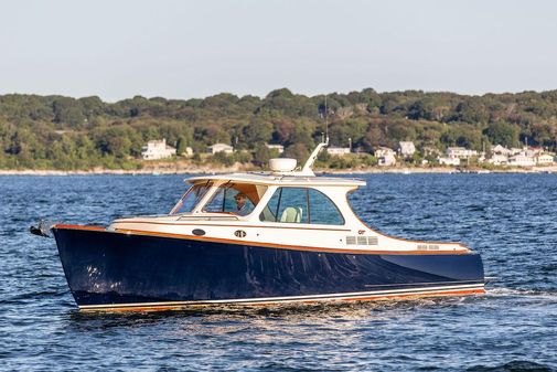 Hinckley Picnic Boat 34 MKII image