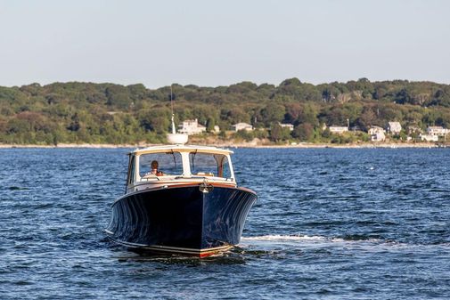 Hinckley Picnic Boat 34 MKII image