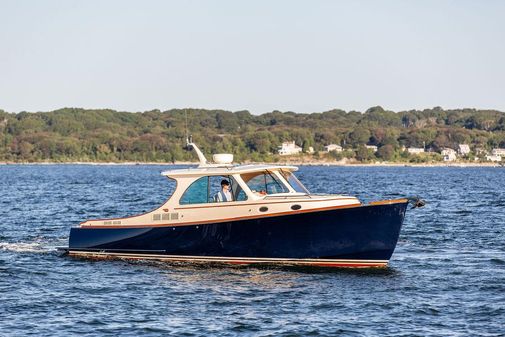 Hinckley Picnic Boat 34 MKII image