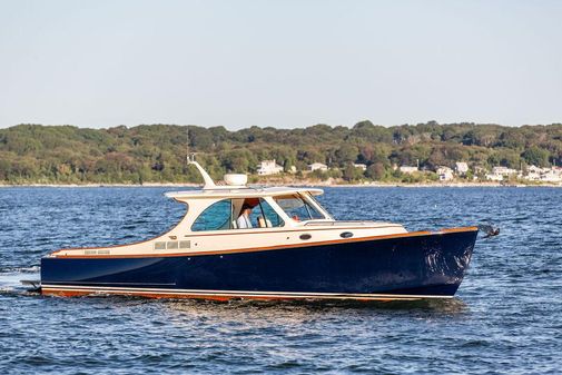 Hinckley Picnic Boat 34 MKII image