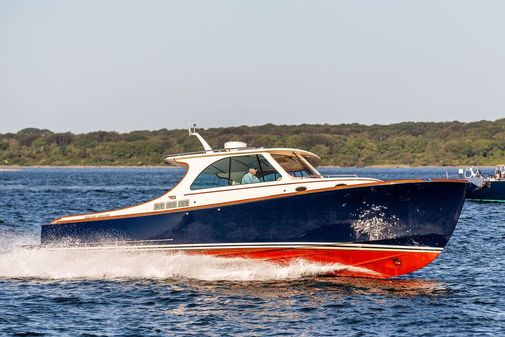 Hinckley Picnic Boat 34 MKII image