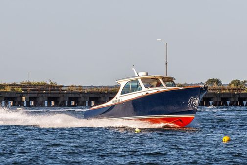 Hinckley Picnic Boat 34 MKII image