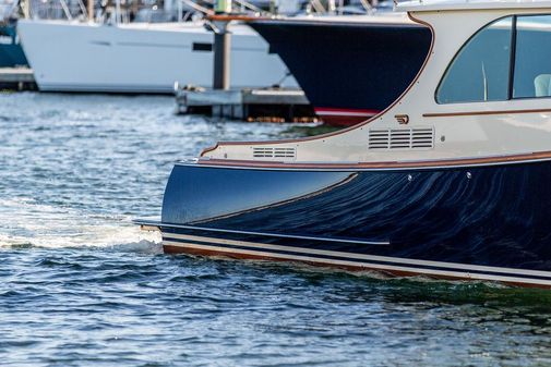 Hinckley Picnic Boat 34 MKII image