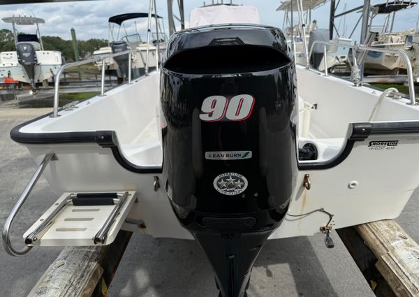 Boston-whaler 170-MONTAUK image