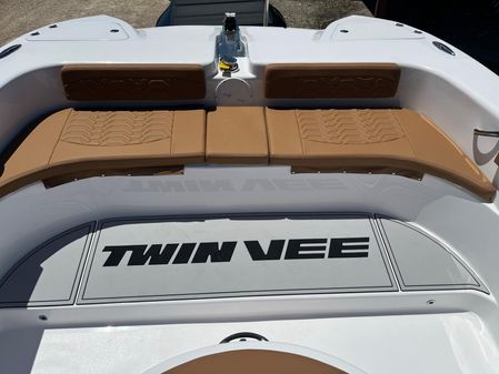 Twin Vee 340 GFX image