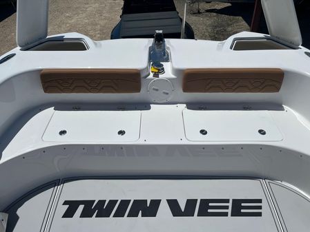 Twin Vee 340 GFX image