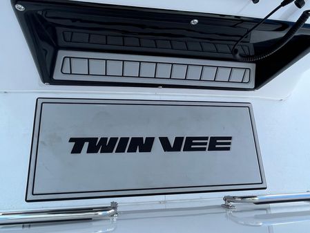 Twin Vee 340 GFX image