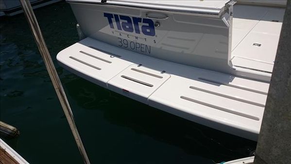 Tiara 3900 Open image