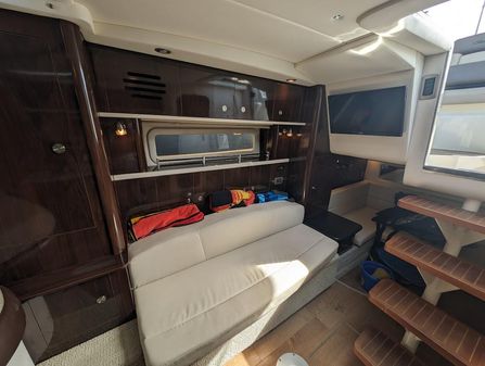 Sea Ray 330 Sundancer image