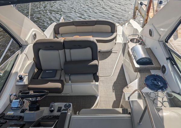 Sea Ray 330 Sundancer image