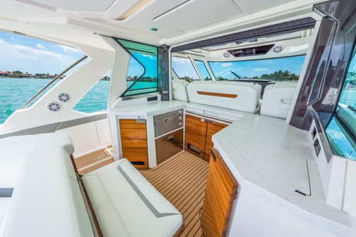 Tiara Yachts 48 LS image