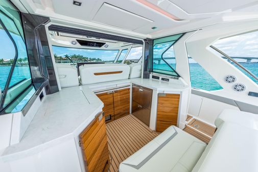 Tiara Yachts 48 LS image