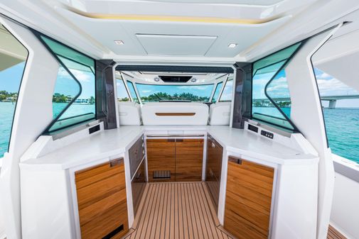 Tiara Yachts 48 LS image