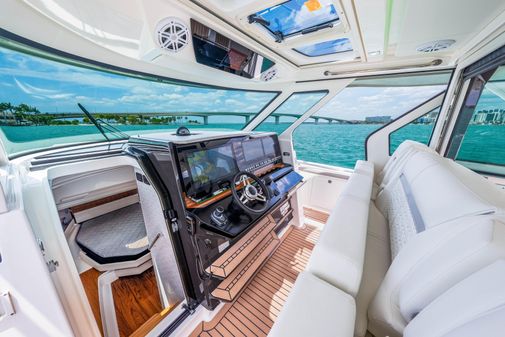 Tiara Yachts 48 LS image