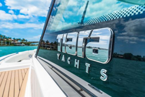 Tiara Yachts 48 LS image