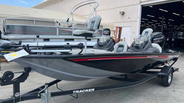 Tracker 195 TXW