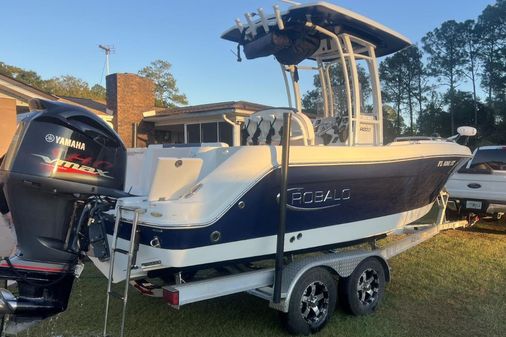 Robalo R222 Center Console image